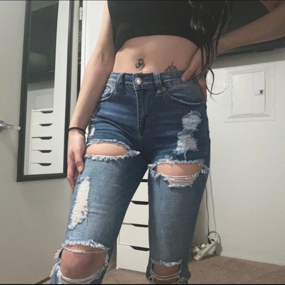 High waist ripped jeans